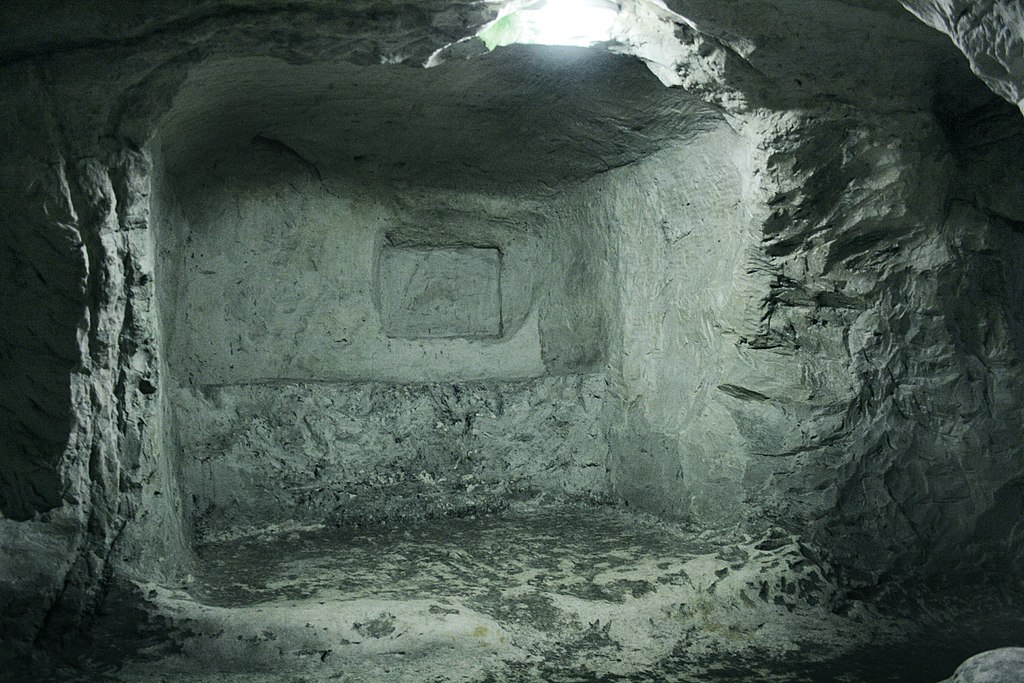 Холкинские пещеры, Холковский монастырь
