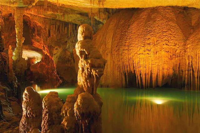 Самые большие пещеры мира