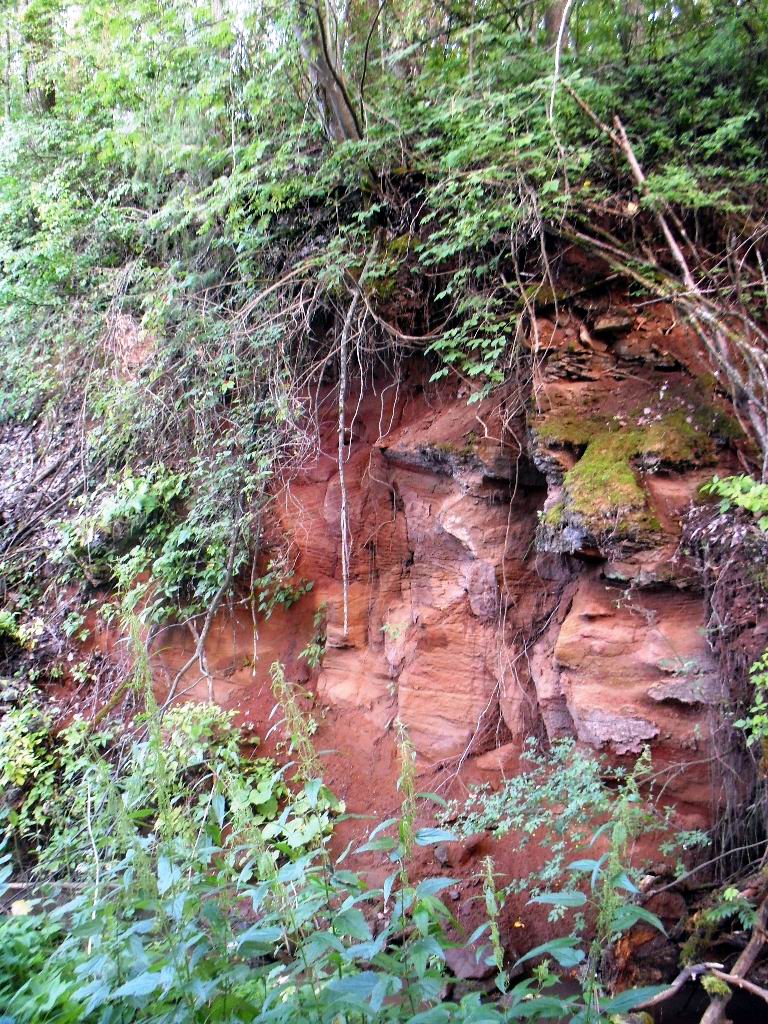 Каньон и водопад у деревни Помяловка