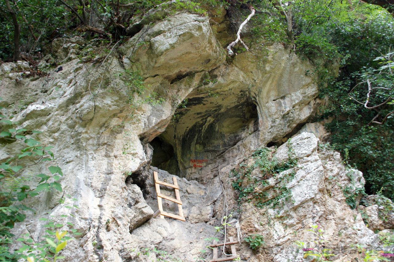 Пещера святого Ипатия, Гагры