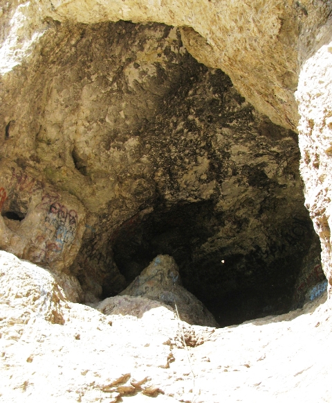 Скала Калим-ускан, пещера Салавата